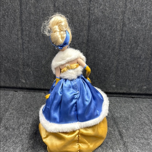 Disney Porcelain Cinderella 2007 Elegant Blue and Gold Doll with Fur Trim - Picture 4 of 9